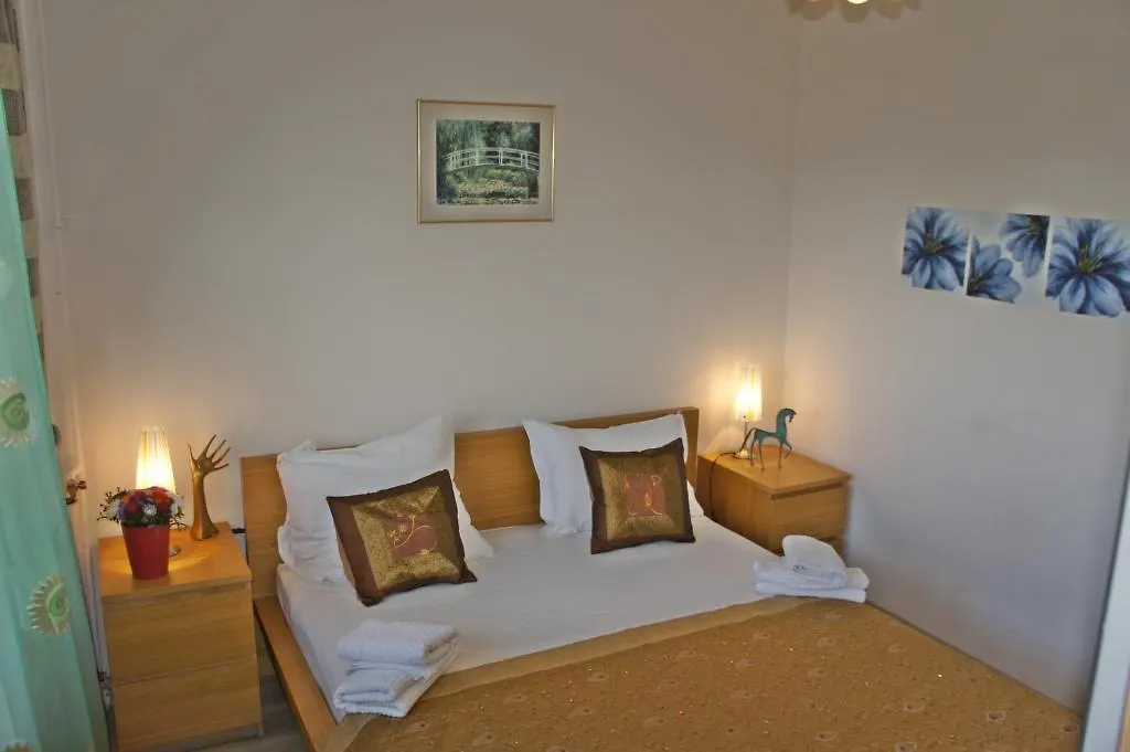 Agentia H Accommodation Bucharest 0*,  Romania